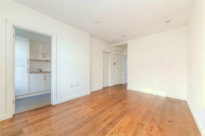 1 Bedroom Apartment To Rent In Exmouth Market, Clerkenwell, London, EC1R