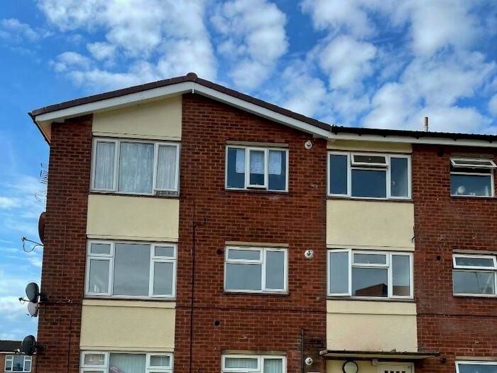 2 Bedroom Flat To Rent In Darnford View, Lichfield, WS13