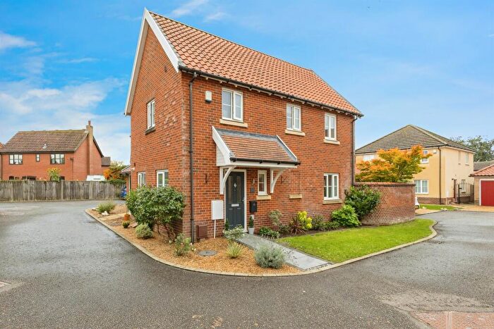 3 Bedroom Semi-Detached House For Sale In Briar Gardens, Attleborough, NR17
