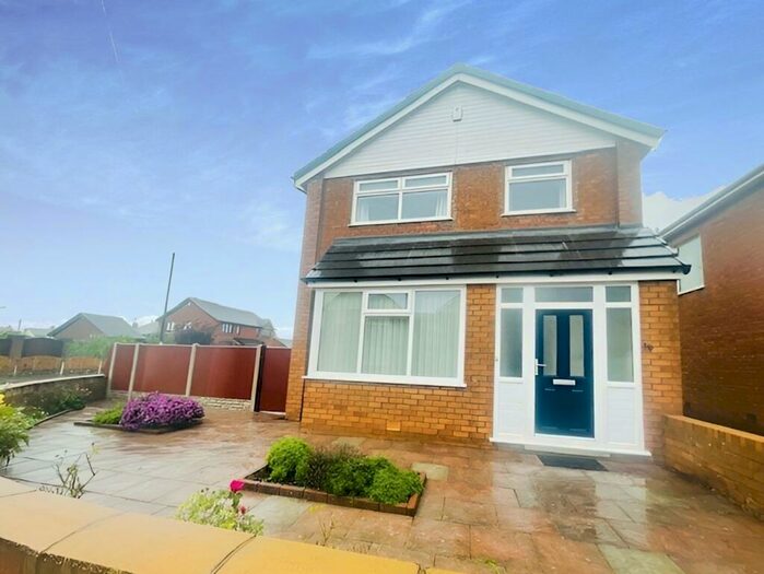 3 Bedroom Detached House To Rent In Kidbrooke Avenue, Blackpool, Lancashire, FY4