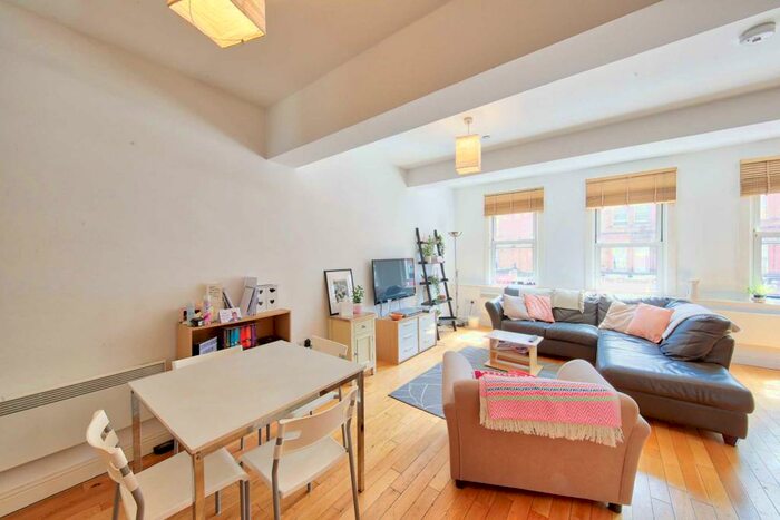 3 Bedroom Flat To Rent In Balham High Road, London, SW12