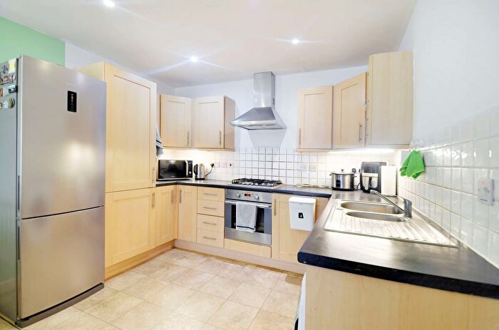 2 Bedroom Flat For Sale In Elmwood Avenue, Feltham, TW13