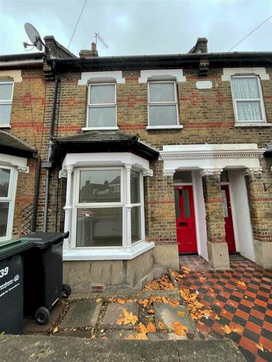 2 Bedroom House To Rent In Dover Road East, Gravesend, DA11
