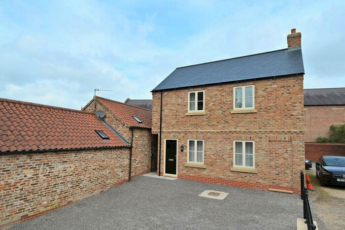 2 Bedroom Detached House To Rent In Lands Court, Market Place West, HG4