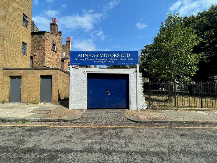 Garage / Parking To Rent In Kelvin Road, London, N5