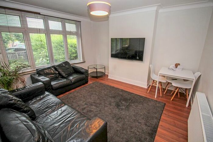 4 Bedroom Semi-Detached House To Rent In Stanmore Crescent, Headingley, Leeds, LS4