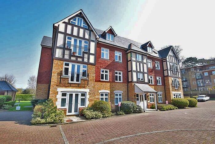 2 Bedroom Flat To Rent In Hazlitt Drive, Maidstone, ME16