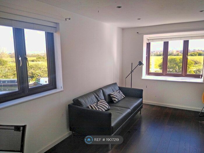 1 Bedroom Flat To Rent In Riverside Close Hackney, London, E5