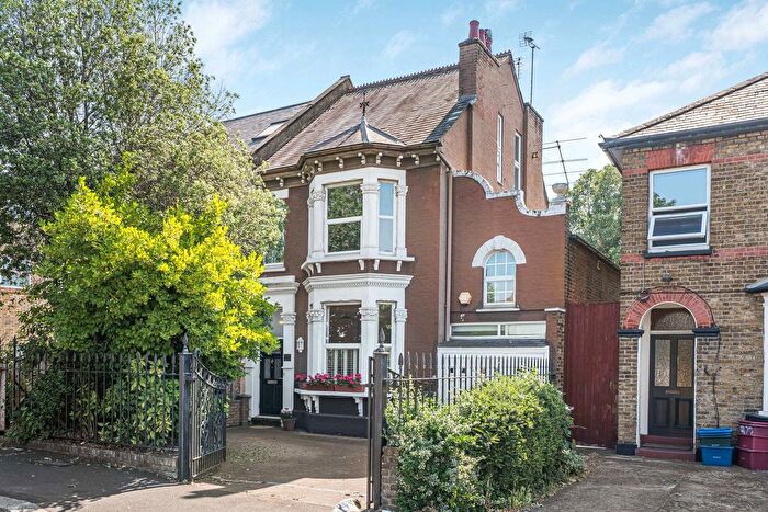 4 Bedroom Semi-Detached House For Sale In Hanworth Road, Hounslow, TW3