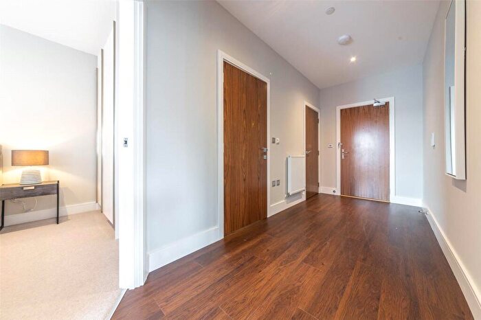 1 Bedroom Apartment To Rent In Avalon Point, Silvocea Way, London, E14