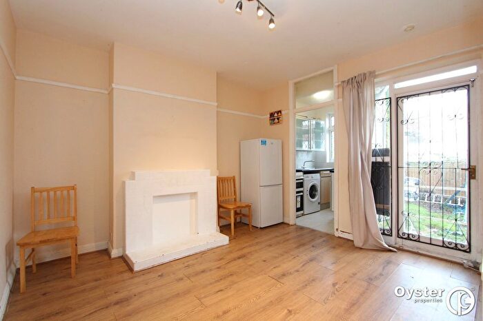 2 Bedroom Flat To Rent In Honeypot Lane, Stanmore, HA7