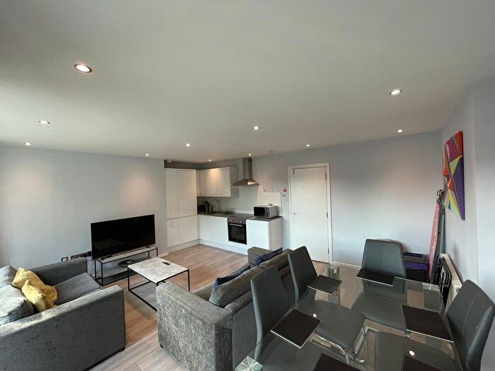 2 Bedroom Flat To Rent In Bath Road, TW5