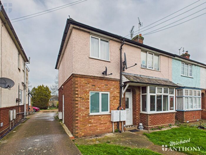 2 Bedroom Maisonette For Sale In Abbey Road, Aylesbury, HP19