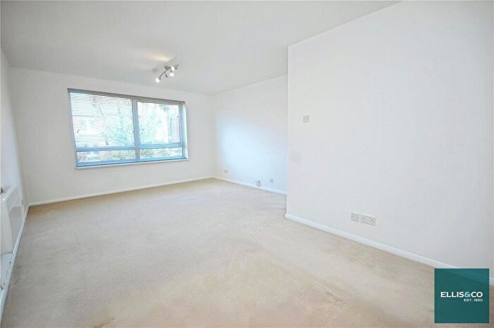 Studio To Rent In Windsor Road, Finchley, N3
