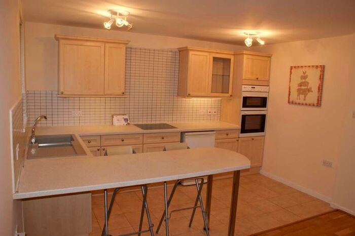 2 Bedroom Apartment To Rent In Close To Town Centre, HP2