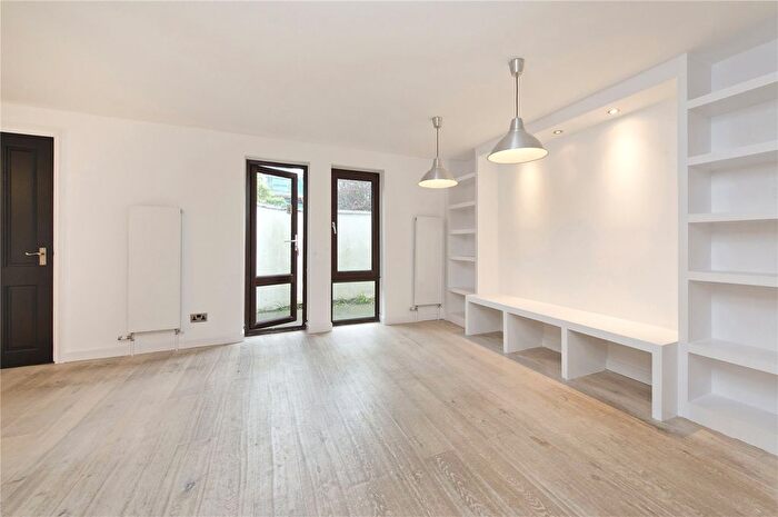 4 Bedroom End Of Terrace House To Rent In Bagleys Lane, London, SW6