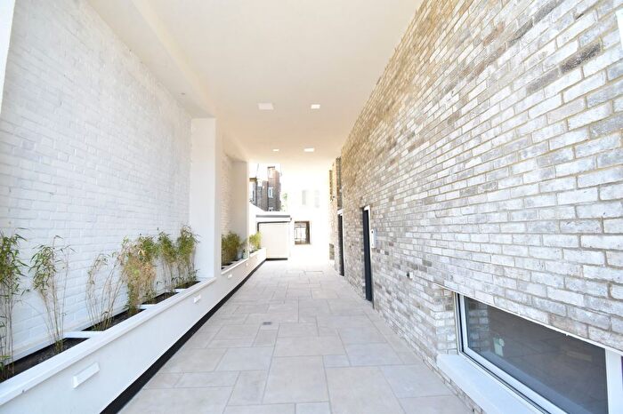 3 Bedroom Flat To Rent In Powell Road, London, E5