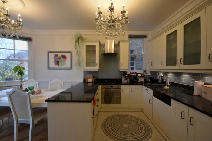 2 Bedroom Flat To Rent In Wexford Road, Wandsworth Common, SW12