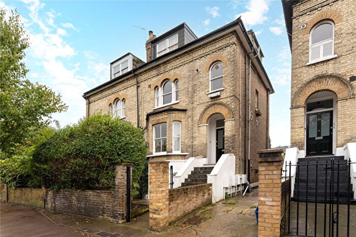 2 Bedroom Flat For Sale In Stanley Road, Teddington, TW11