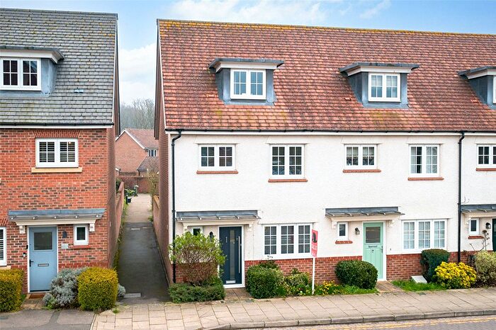 4 Bedroom End Of Terrace House For Sale In Sparrowhawk Way, Bracknell, Berkshire, RG12