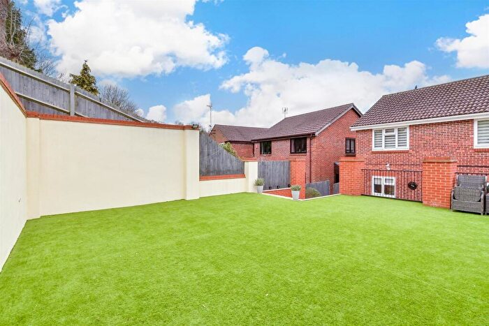 4 Bedroom Detached House For Sale In Spencer Close, Walderslade, Chatham, Kent, ME5