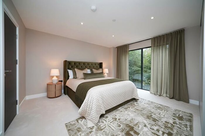 2 Bedroom Flat For Sale In Coventry Road, Birmingham, B26