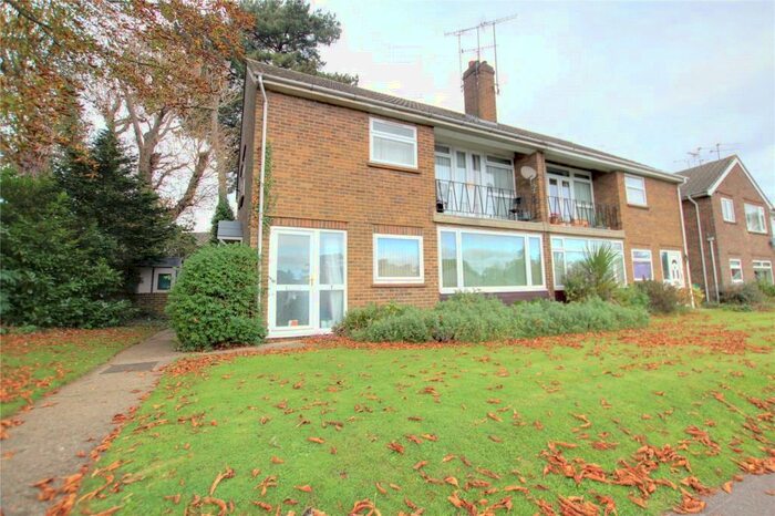 2 Bedroom Maisonette To Rent In Hermitage Drive, Twyford, Berkshire, RG10