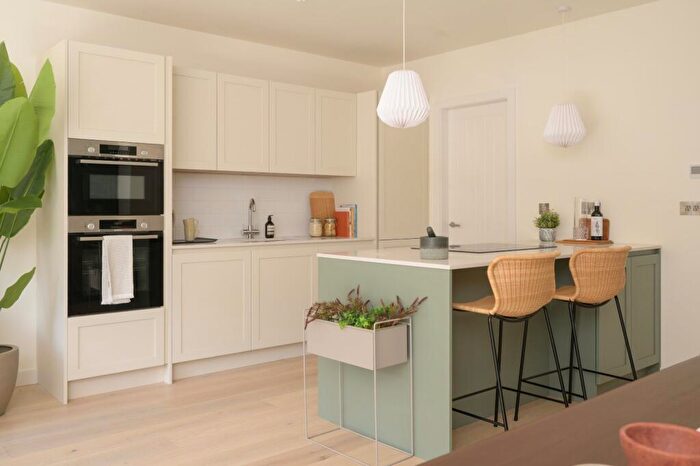 5 Bedroom End Of Terrace House For Sale In House - Lomond Park, Edinburgh, Midlothian, EH5