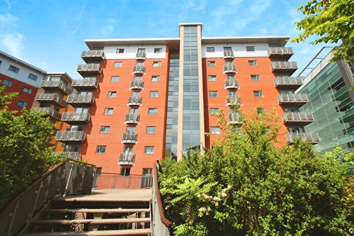 2 Bedroom Flat To Rent In City Walk, Leeds, West Yorkshire, LS11