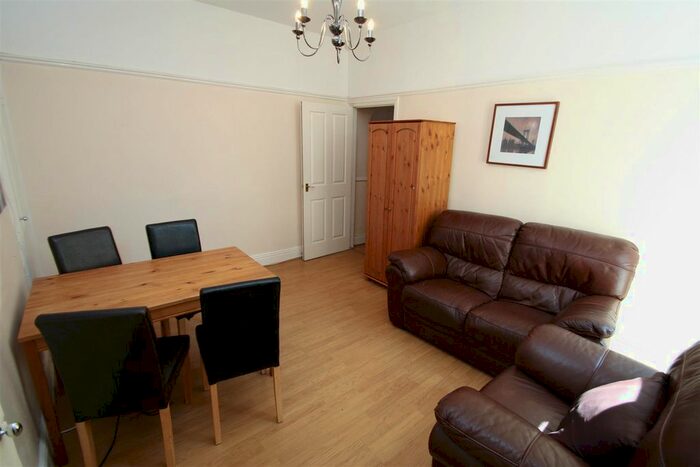 3 Bedroom Flat To Rent In Tavistock Road, Jesmond, Newcastle Upon Tyne NE2