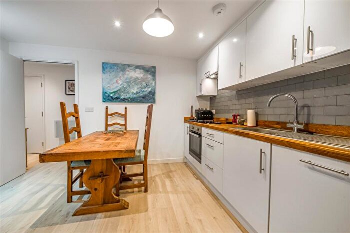 1 Bedroom Flat To Rent In Woking, GU22