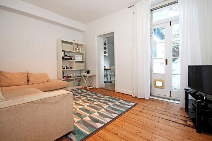 1 Bedroom Flat To Rent In Alfred Road, Acton, W3