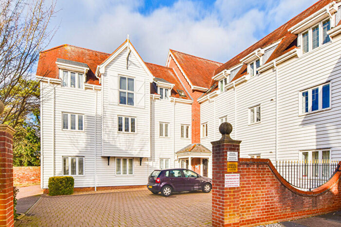 2 Bedroom Apartment For Sale In Kings Acre, Coggeshall, CO6