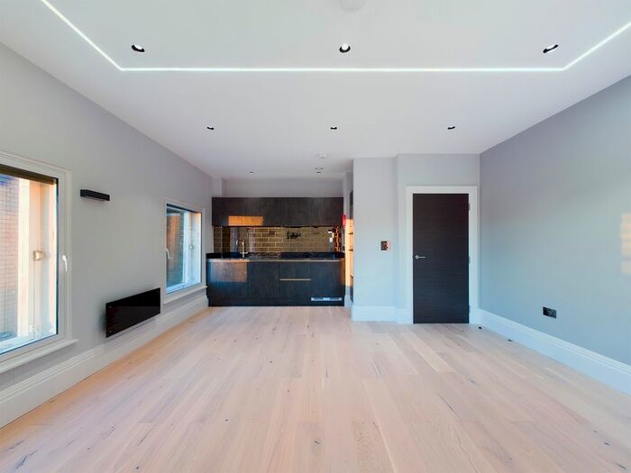 3 Bedroom Flat To Rent In Belvoir, Kings Buildings, HU1