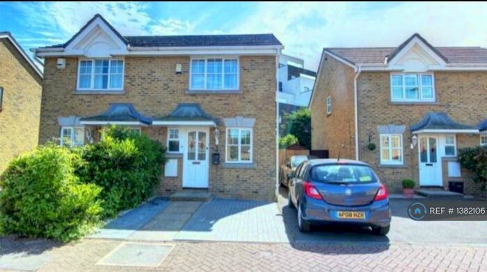2 Bedroom Semi-Detached House To Rent In Woldham Place, Bromley, BR2