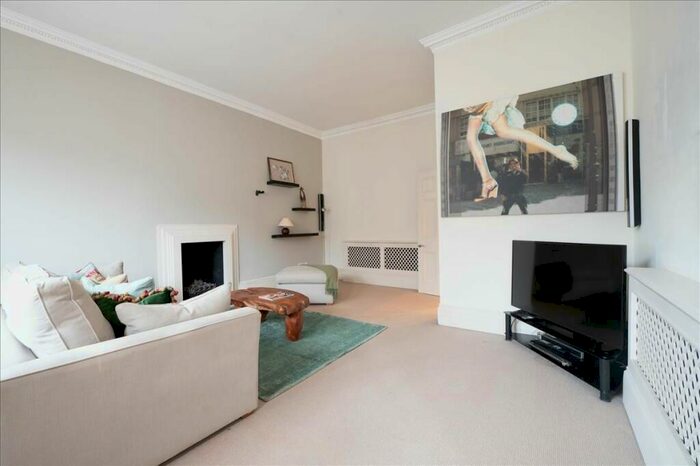 2 Bedroom Flat To Rent In Redcliffe Gardens (), Chelsea, London, SW10