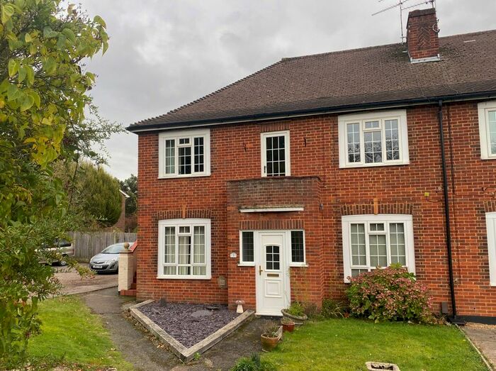 2 Bedroom Maisonette To Rent In Oaks Close, Leatherhead KT22