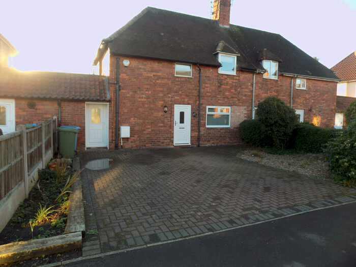 3 Bedroom Semi-Detached House To Rent In Hallcroft Road, Retford, DN22