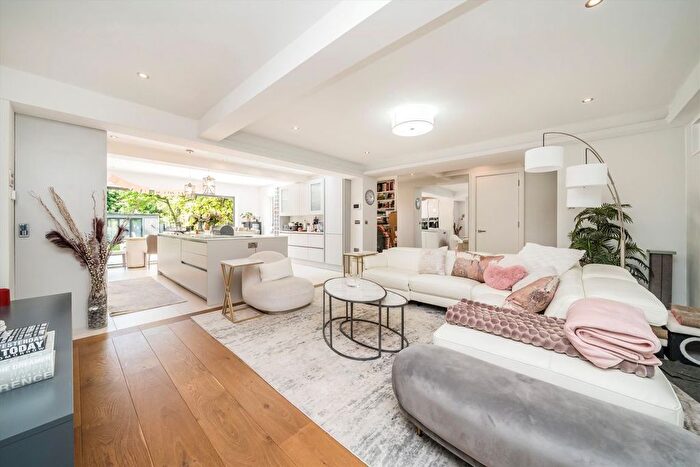 3 Bedroom Flat To Rent In Randolph Avenue, Maida Vale, W9