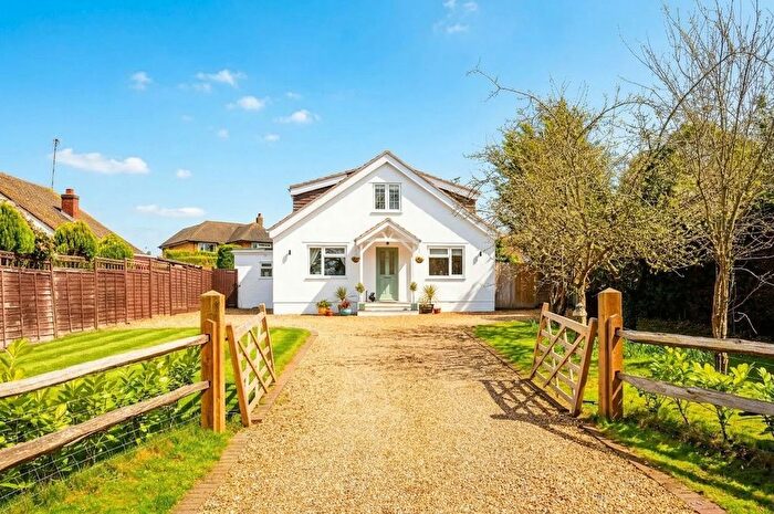 4 Bedroom Detached House For Sale In Mount Pleasant, Effingham, KT24