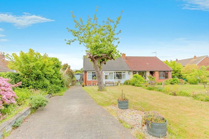 2 Bedroom Bungalow For Sale In Frognal Gardens, Teynham, Sittingbourne, Kent, ME9