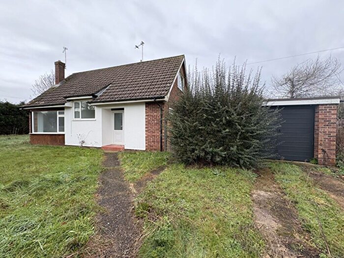 3 Bedroom Chalet For Sale In Elizabeth Road, Poringland, Norwich, Norfolk, NR14