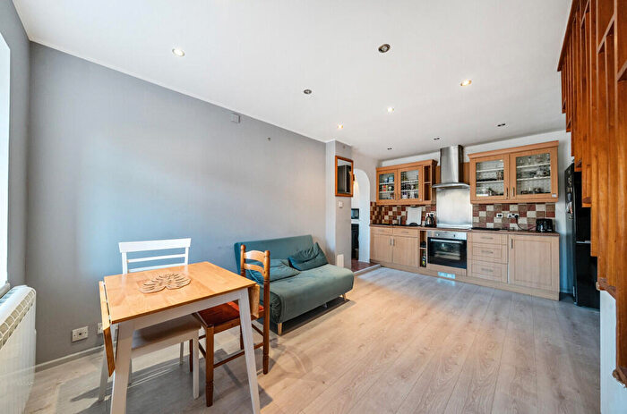 2 Bedroom Semi-Detached House For Sale In Coe Avenue, London, SE25
