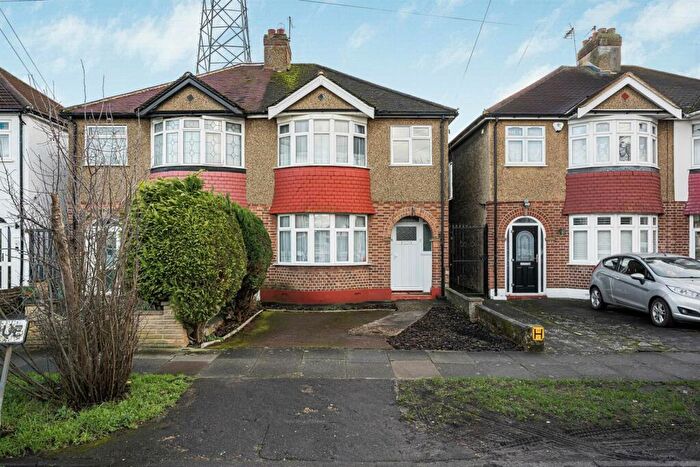 3 Bedroom Semi Detached House For Sale In Broadoak Avenue, Enfield, EN3