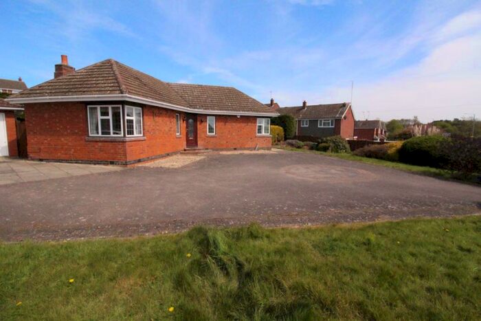 4 Bedroom Bungalow To Rent In Crick Road, CV21