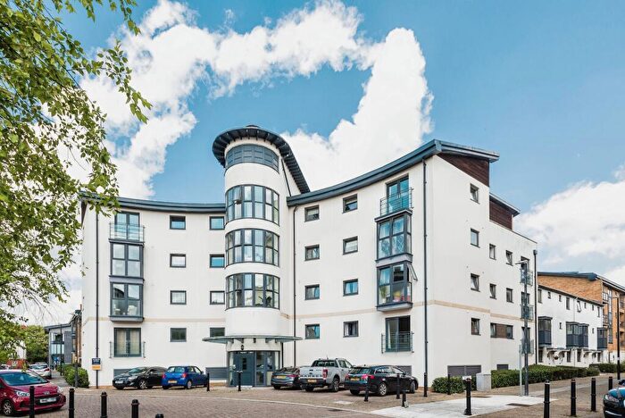 2 Bedroom Flat For Sale In Pasteur Drive, Swindon, Wiltshire, SN1