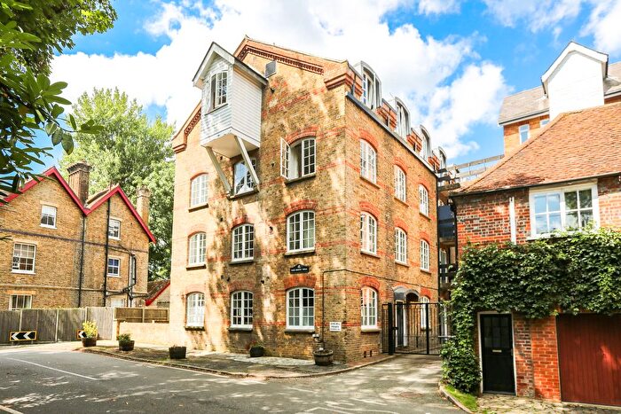 Studio For Sale In Grove Mill Lane, Watford, WD17