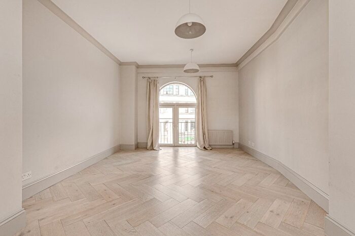 1 Bedroom Flat To Rent In Falcon Road, Clapham Junction, SW11