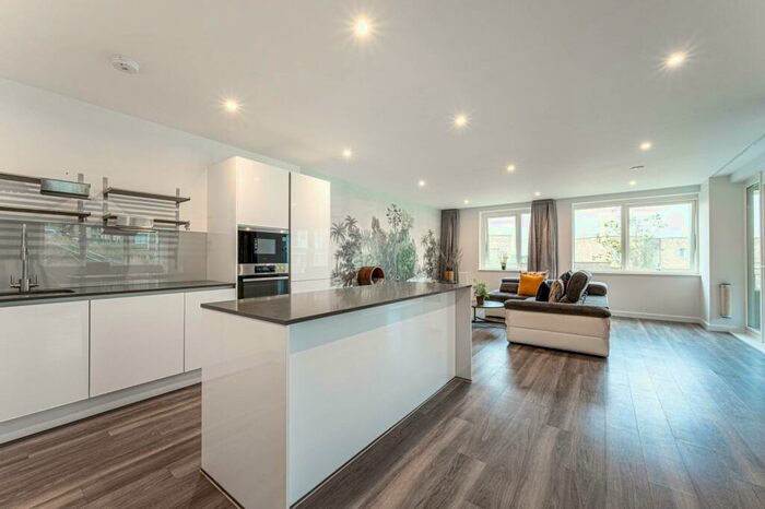 3 Bedroom Flat To Rent In Medawar Drive, Mill Hill East, London, NW7