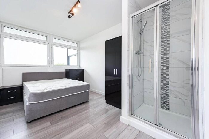 3 Bedroom Flat To Rent In Rotherhithe New Road, Rotherhithe, London, SE16